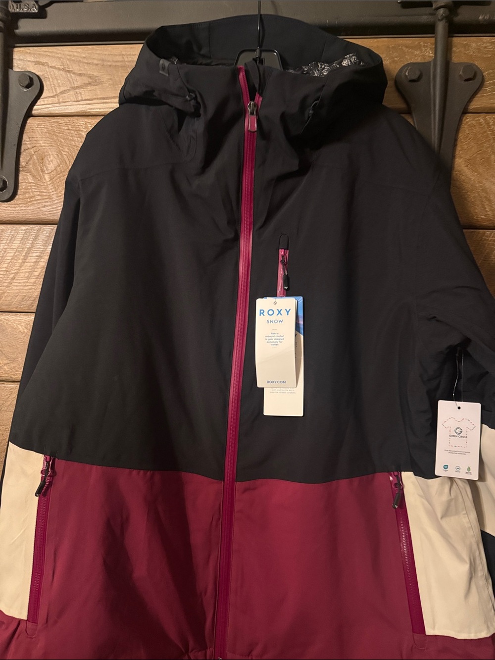 Women’s Roxy Ski Jacket - Picture 8 of 11